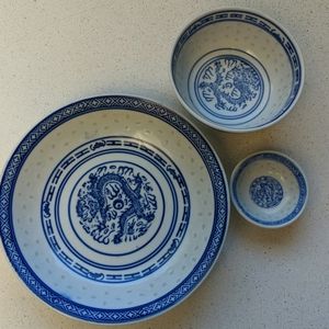 Blue and white Chinese sauce bowls